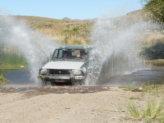 Illustration for article titled Crazy Renault 12 Drivers Making Trip From Argentina To Alaska, In Mexico Now
